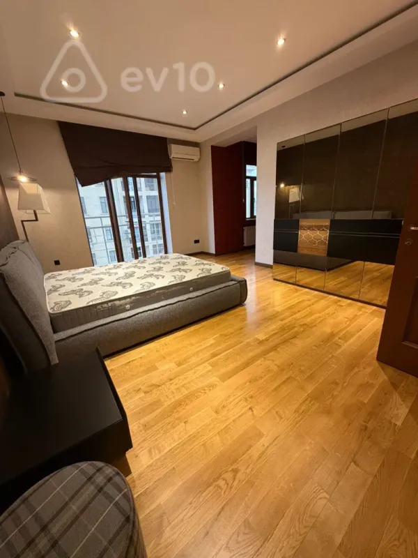 Kirayə verilir 2 otaqlı yeni tikili 83 m²