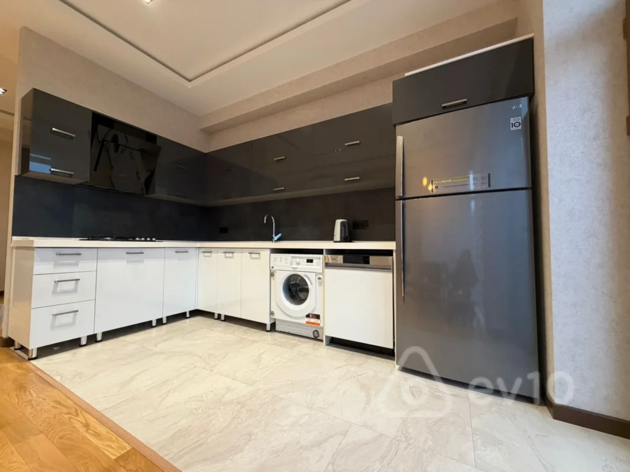 Kirayə verilir 2 otaqlı yeni tikili 83 m²
