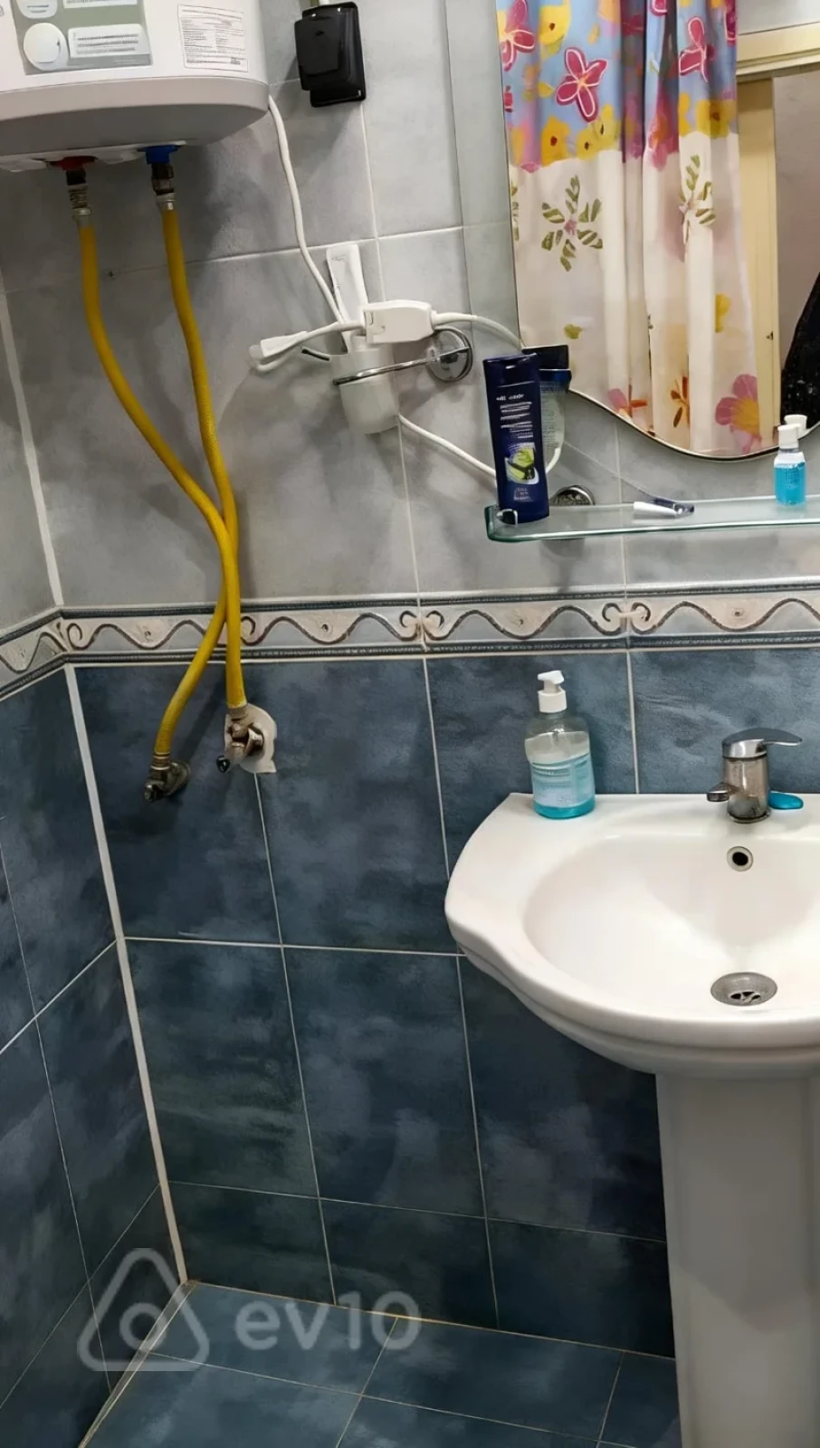 Kirayə verilir 2 otaqlı köhnə tikili 50 m²