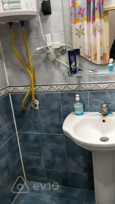 Kirayə verilir 2 otaqlı köhnə tikili 50 m²