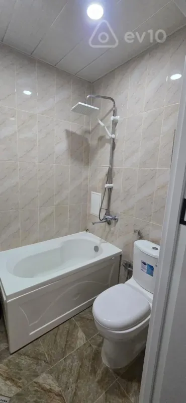 Kirayə verilir 2 otaqlı yeni tikili 50 m²