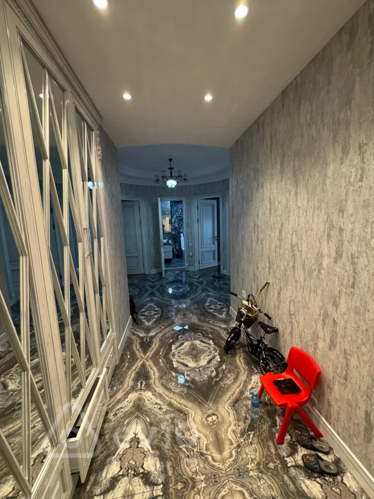 Kirayə verilir 3 otaqlı yeni tikili 140 m²