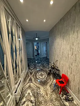 Kirayə verilir 3 otaqlı yeni tikili 140 m²