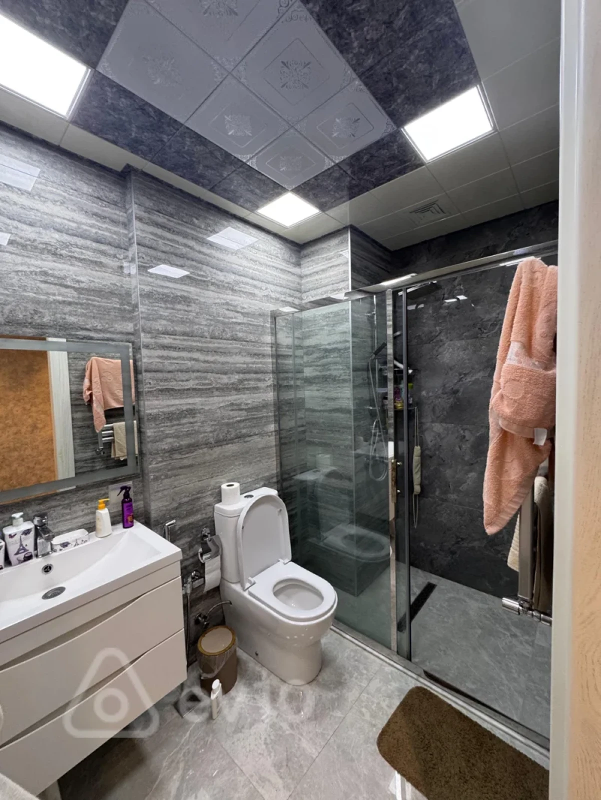 Kirayə verilir 3 otaqlı yeni tikili 140 m²