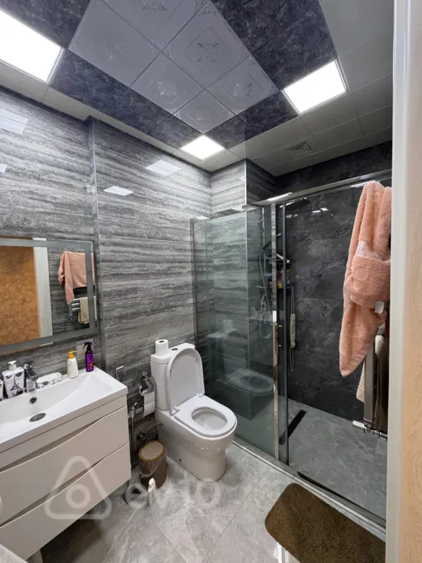 Kirayə verilir 3 otaqlı yeni tikili 140 m²