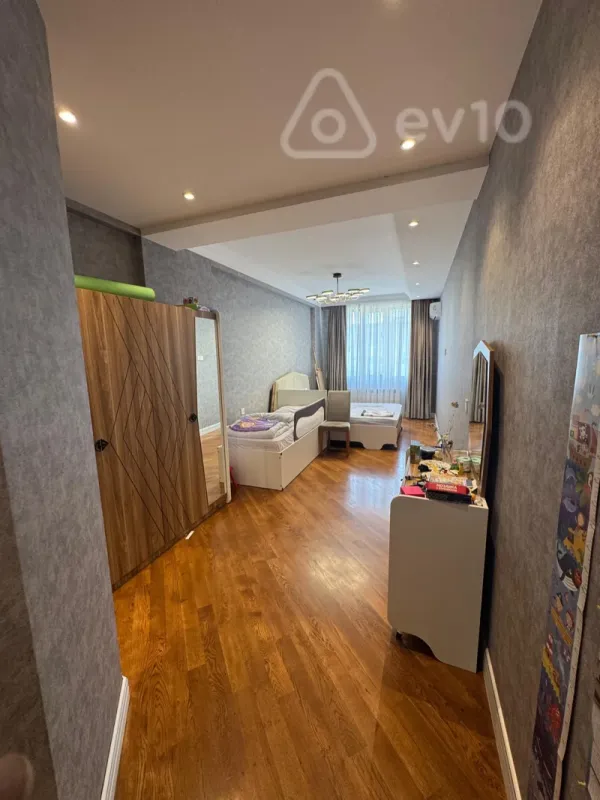 Kirayə verilir 3 otaqlı yeni tikili 140 m²