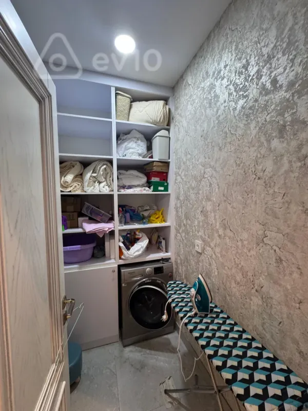 Kirayə verilir 3 otaqlı yeni tikili 140 m²