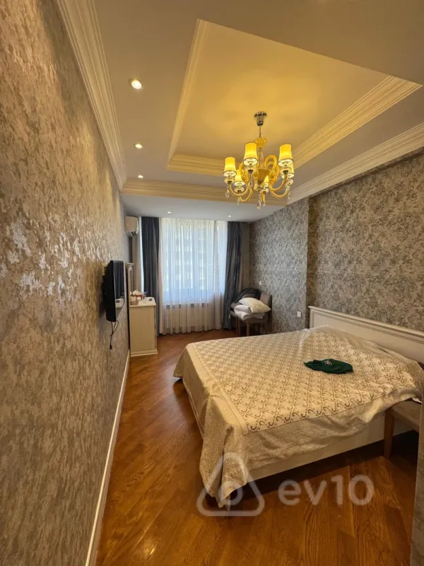 Kirayə verilir 3 otaqlı yeni tikili 140 m²