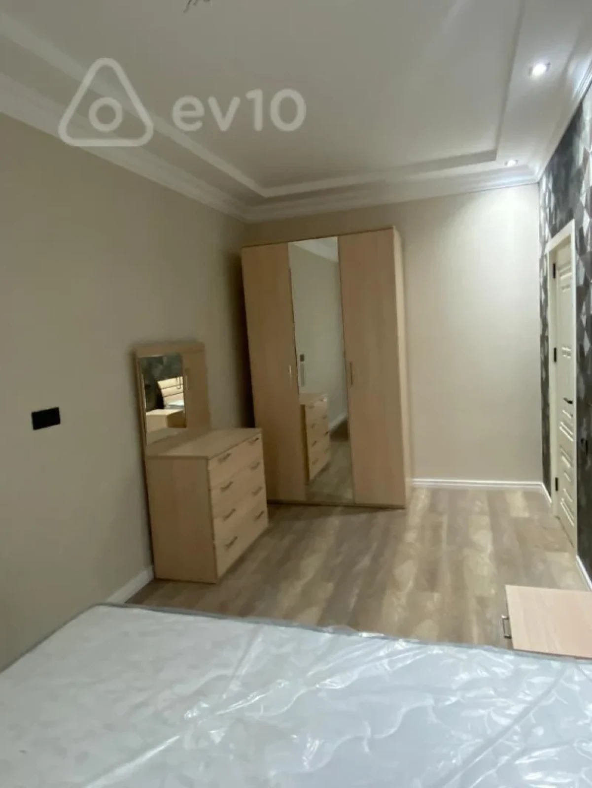 Kirayə verilir 3 otaqlı yeni tikili 85 m²
