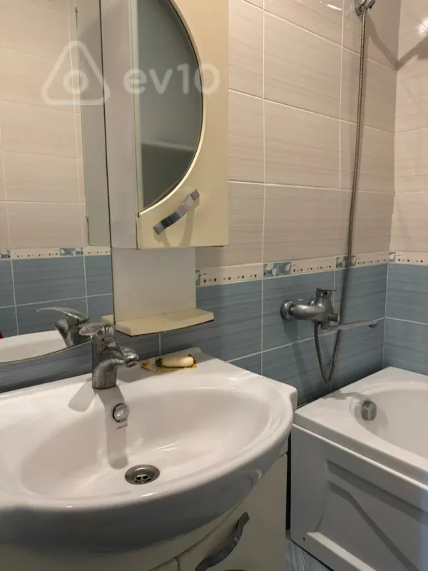 Kirayə verilir 2 otaqlı yeni tikili 75 m²