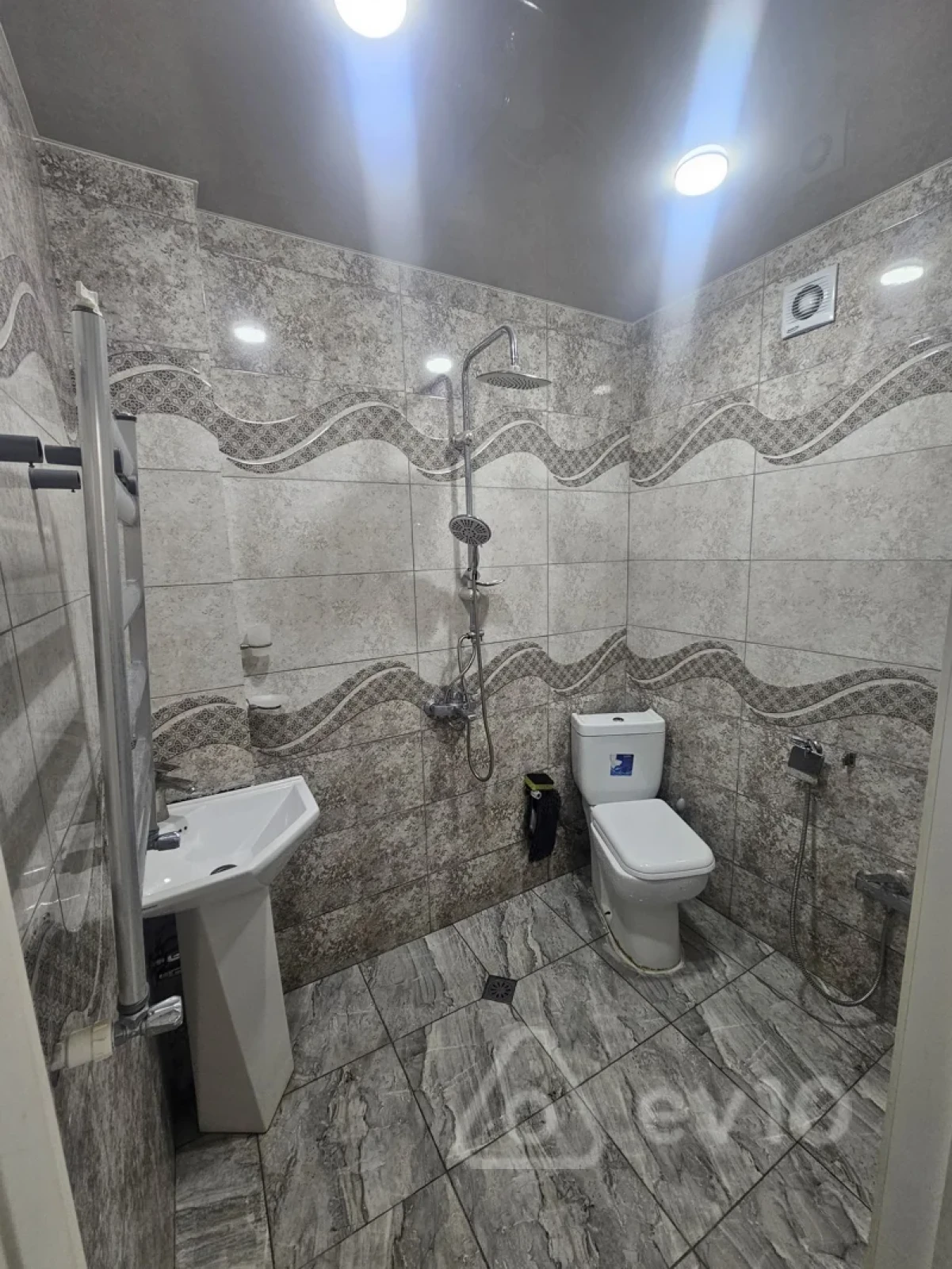 Kirayə verilir 2 otaqlı yeni tikili 40 m²