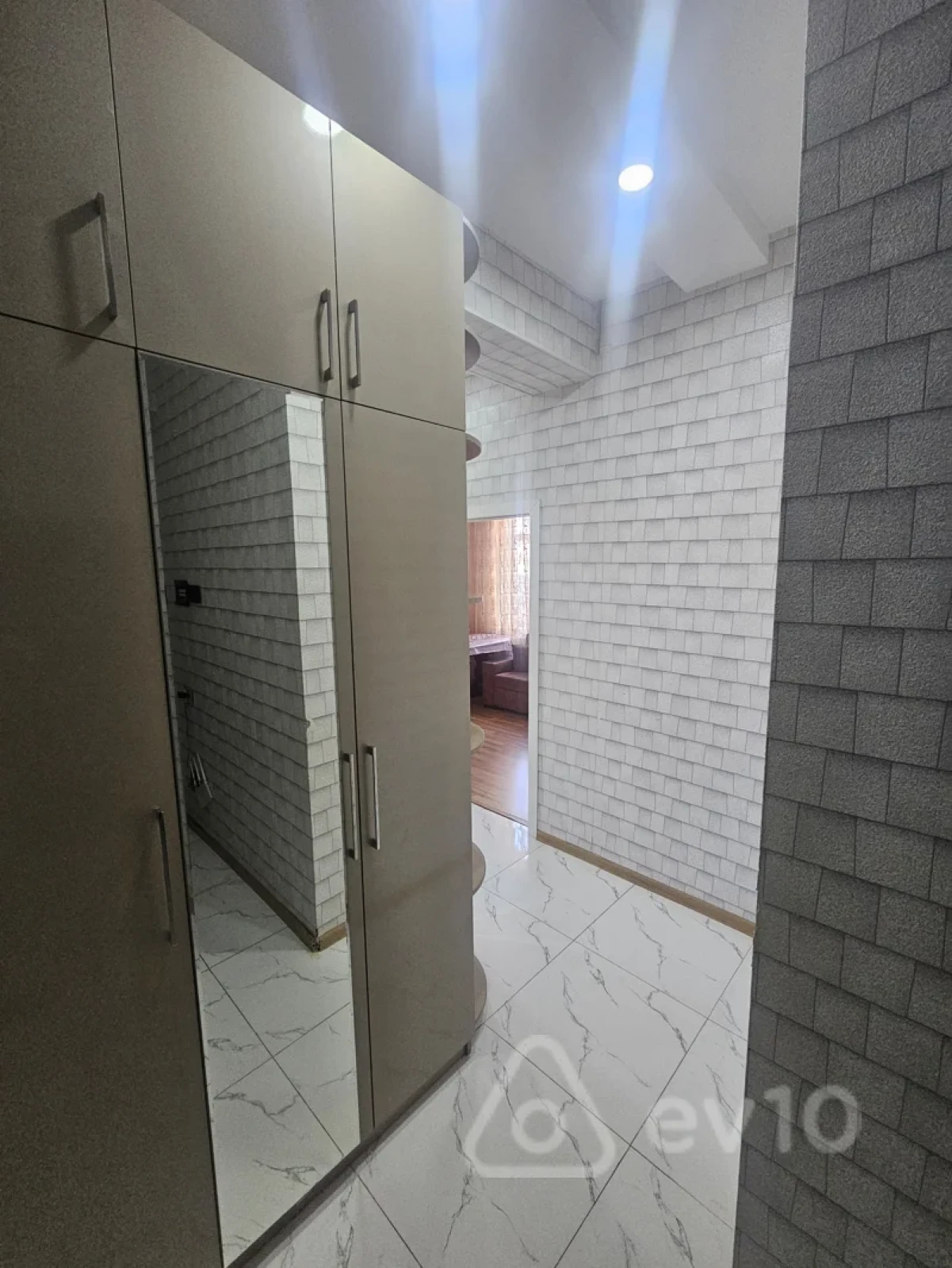 Kirayə verilir 2 otaqlı yeni tikili 40 m²