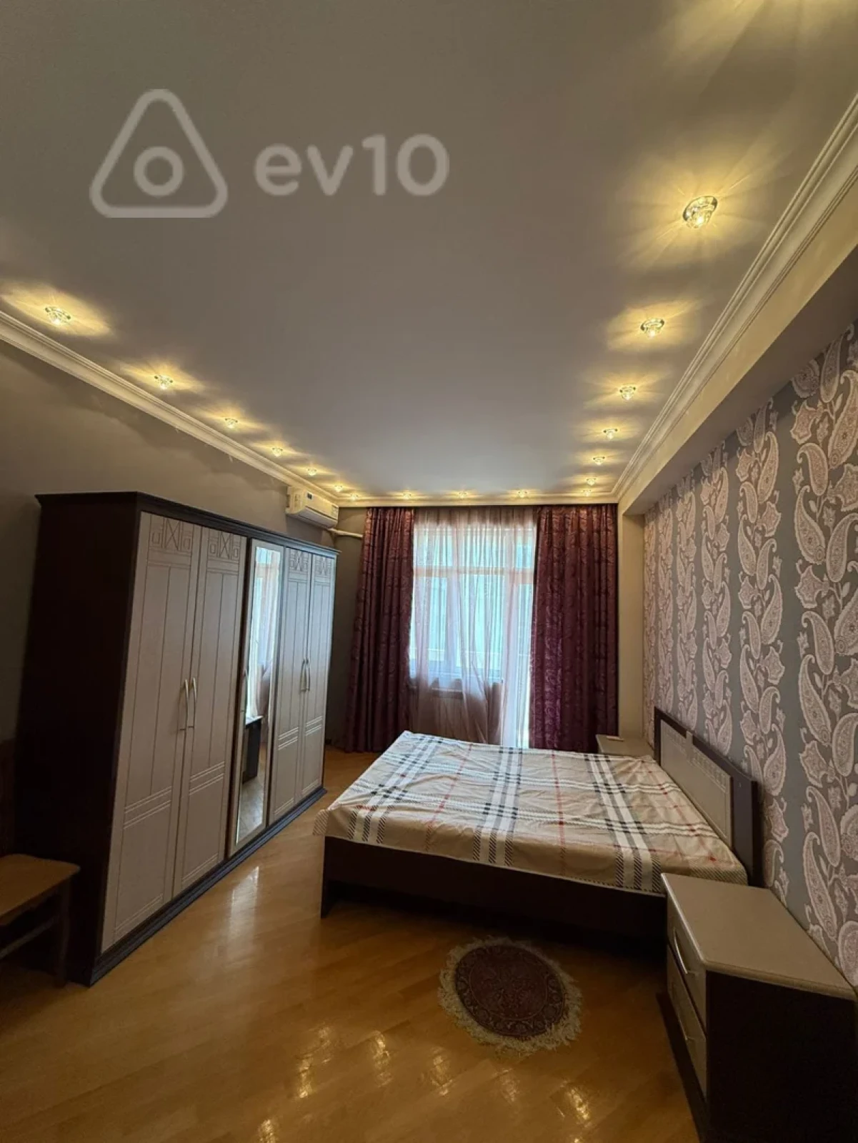 Kirayə verilir 4 otaqlı yeni tikili 200 m²