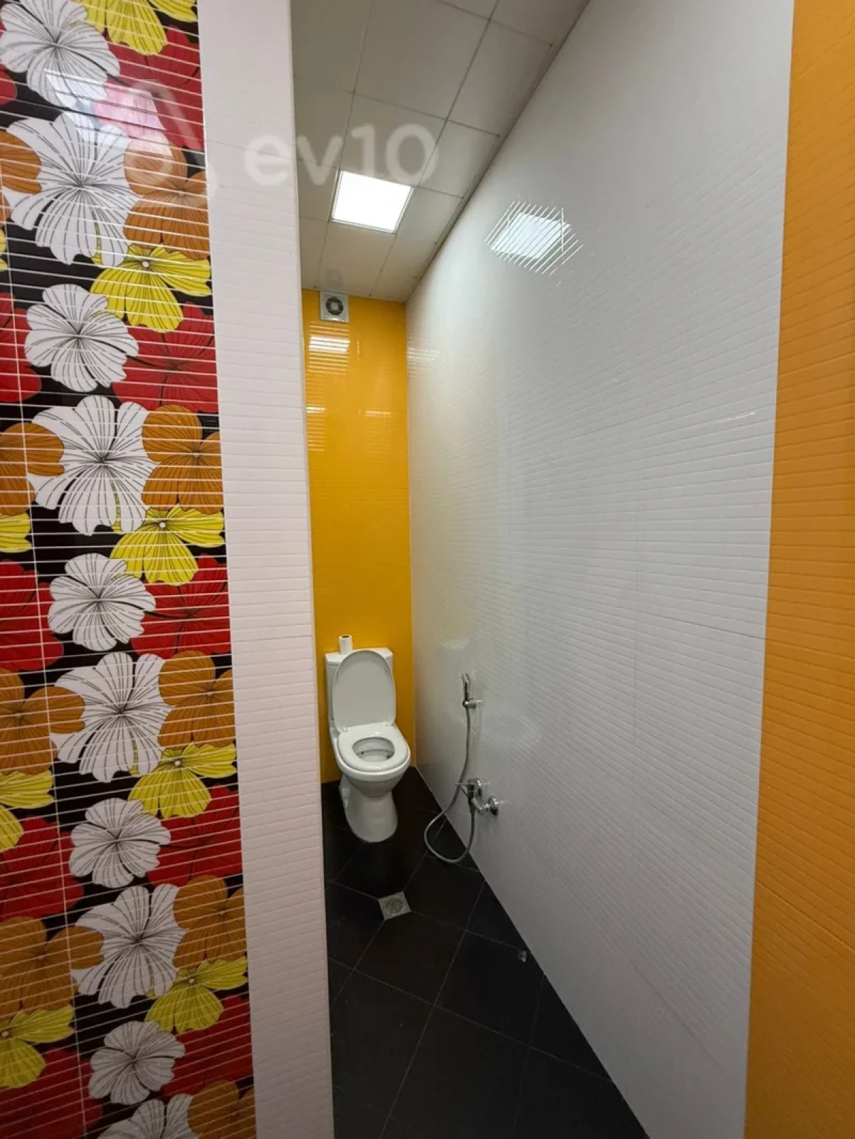 Kirayə verilir 4 otaqlı yeni tikili 200 m²