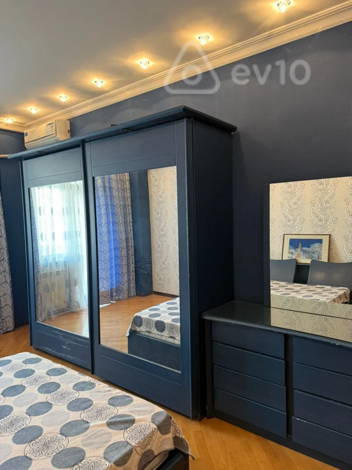 Kirayə verilir 4 otaqlı yeni tikili 200 m²