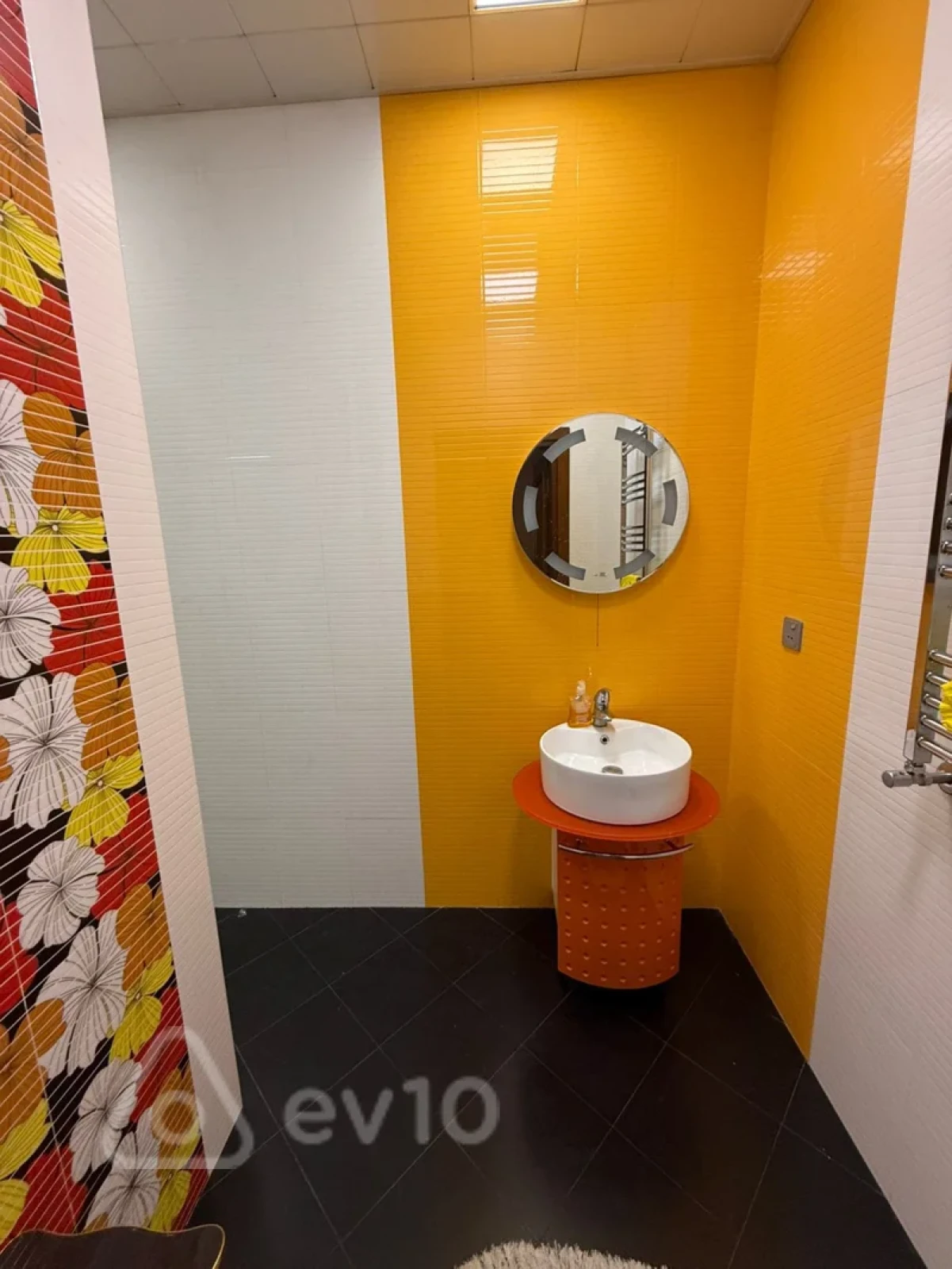 Kirayə verilir 4 otaqlı yeni tikili 200 m²