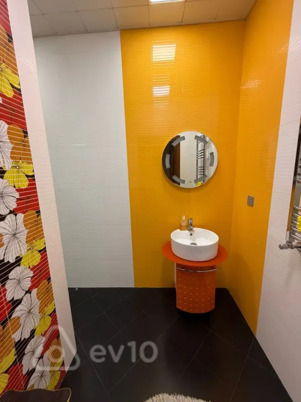 Kirayə verilir 4 otaqlı yeni tikili 200 m²