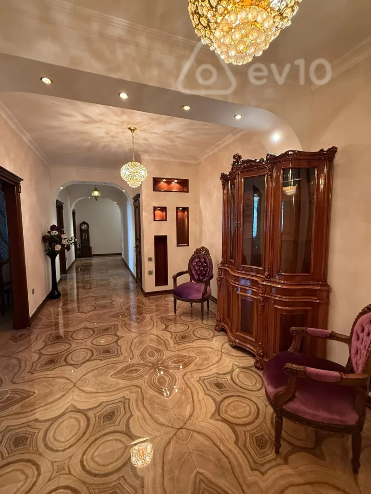 Kirayə verilir 4 otaqlı yeni tikili 200 m²