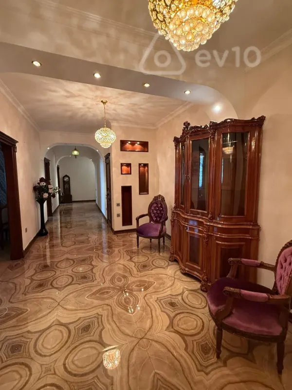 Kirayə verilir 4 otaqlı yeni tikili 200 m²