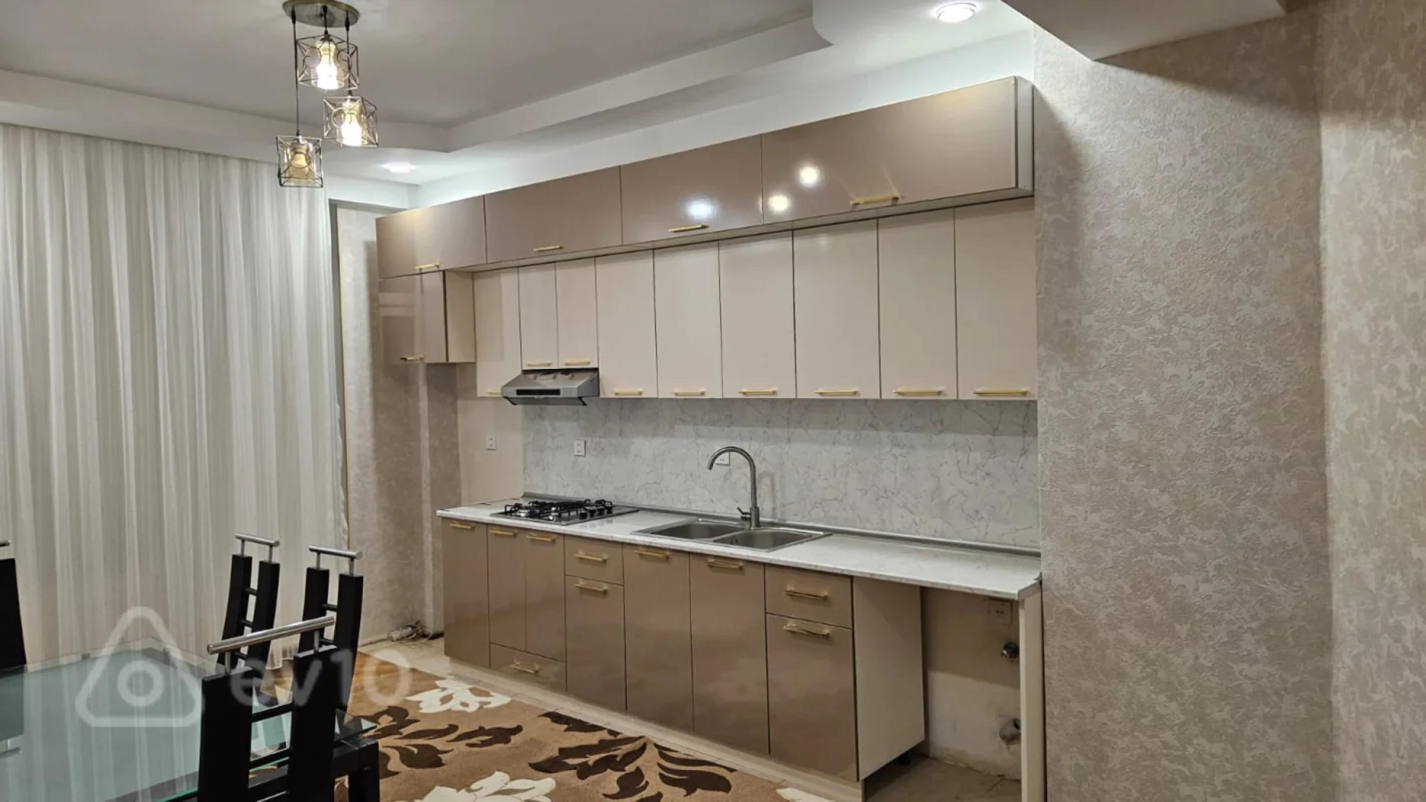 Kirayə verilir 2 otaqlı yeni tikili 70 m²