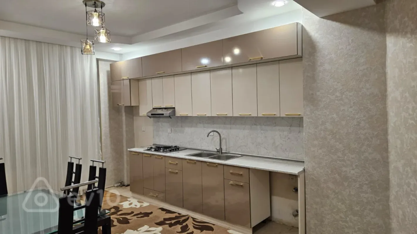 Kirayə verilir 2 otaqlı yeni tikili 70 m²