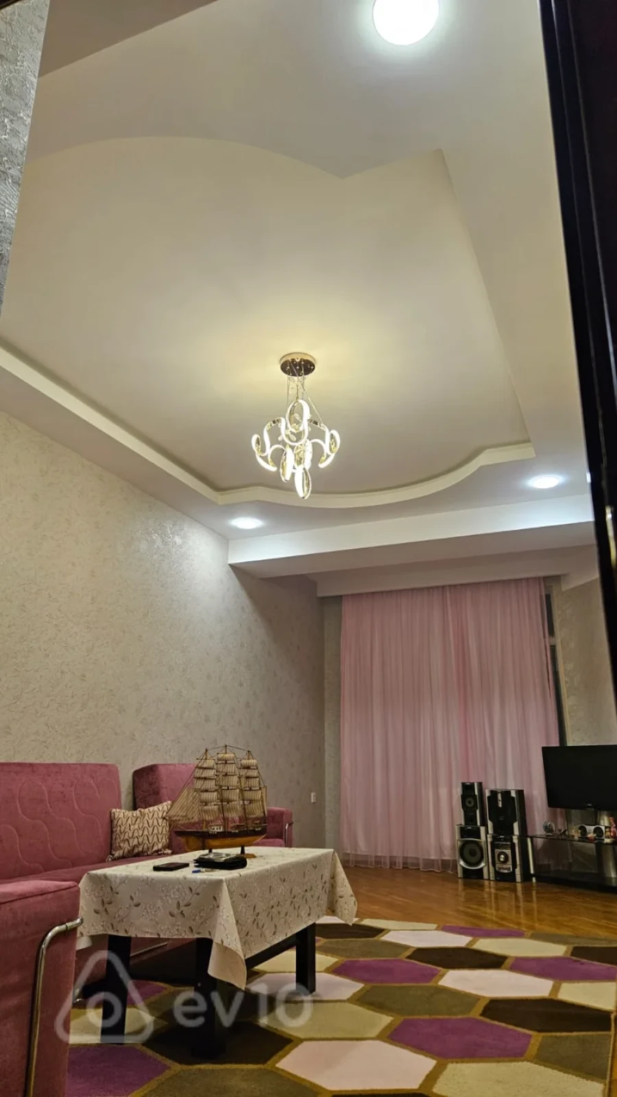 Kirayə verilir 2 otaqlı yeni tikili 70 m²