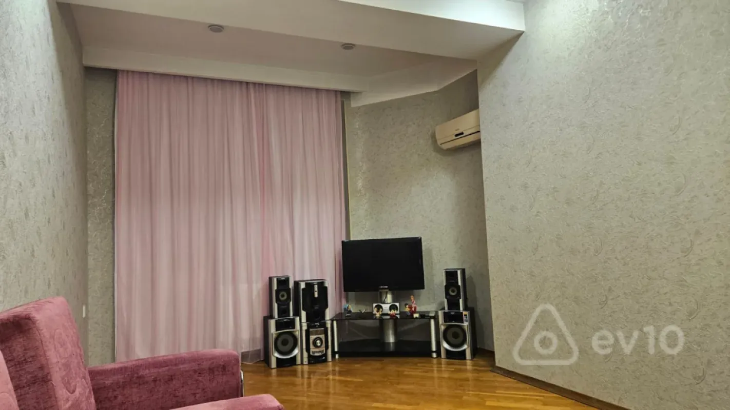 Kirayə verilir 2 otaqlı yeni tikili 70 m²