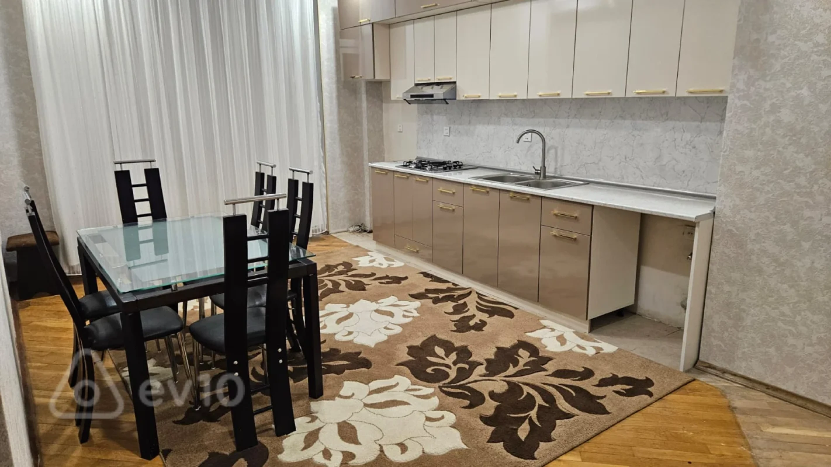 Kirayə verilir 2 otaqlı yeni tikili 70 m²