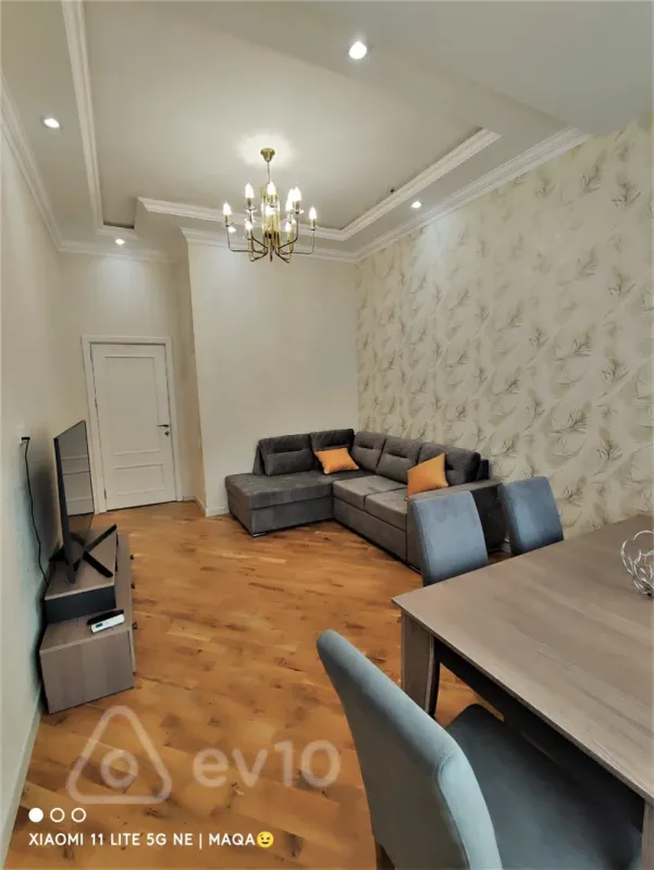 Kirayə verilir 2 otaqlı yeni tikili 80 m²