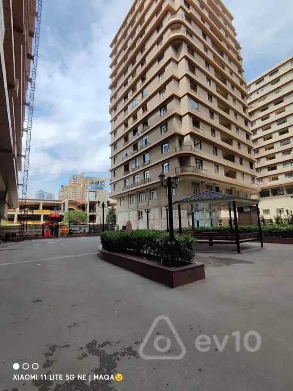 Kirayə verilir 2 otaqlı yeni tikili 80 m²