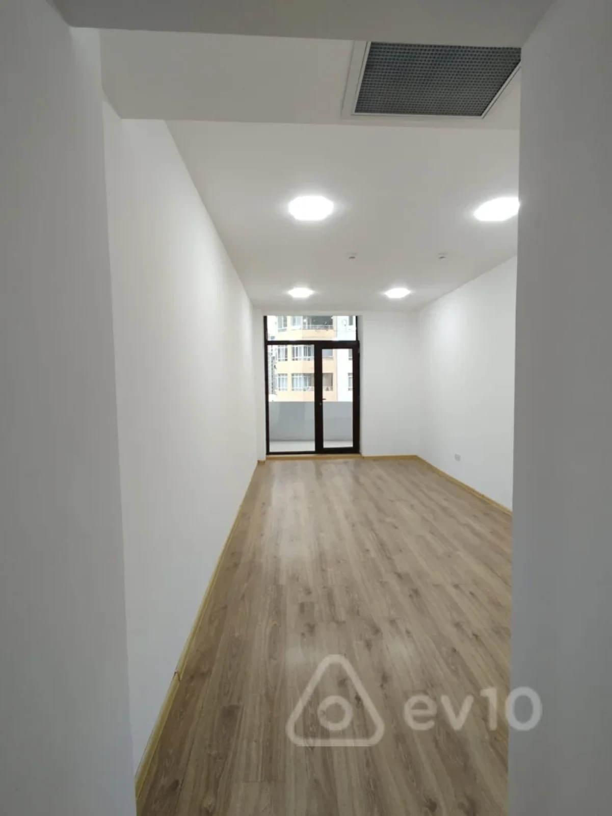Kirayə verilir 1 otaqlı ofis 32 m²