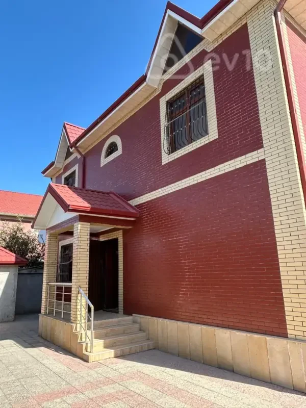 Satılır 5 otaqlı həyət evi 216 m²