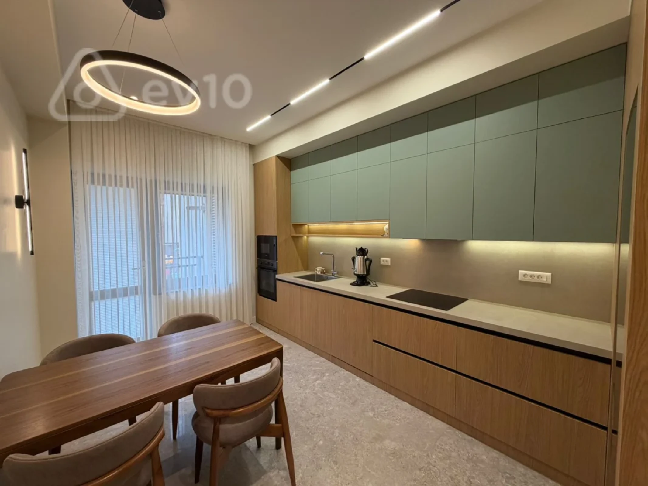 Kirayə verilir 5 otaqlı yeni tikili 220 m²