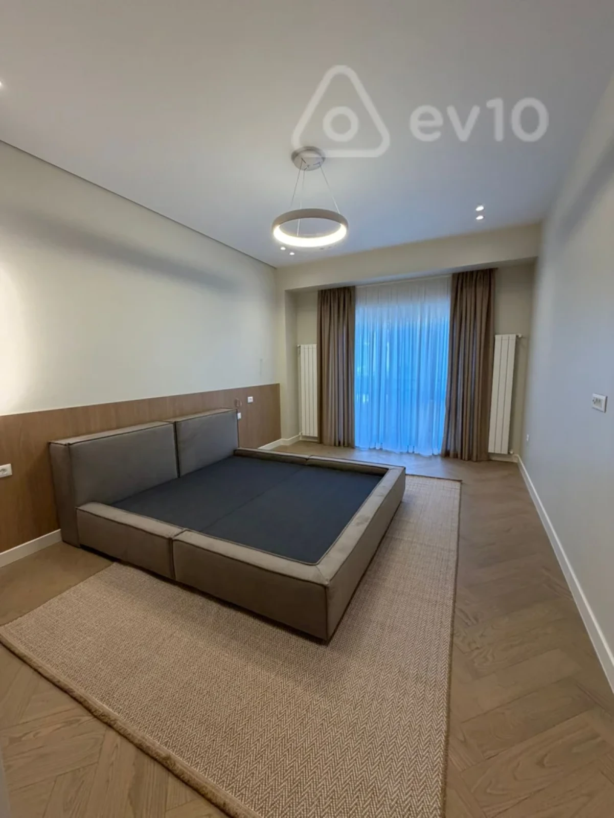 Kirayə verilir 5 otaqlı yeni tikili 220 m²