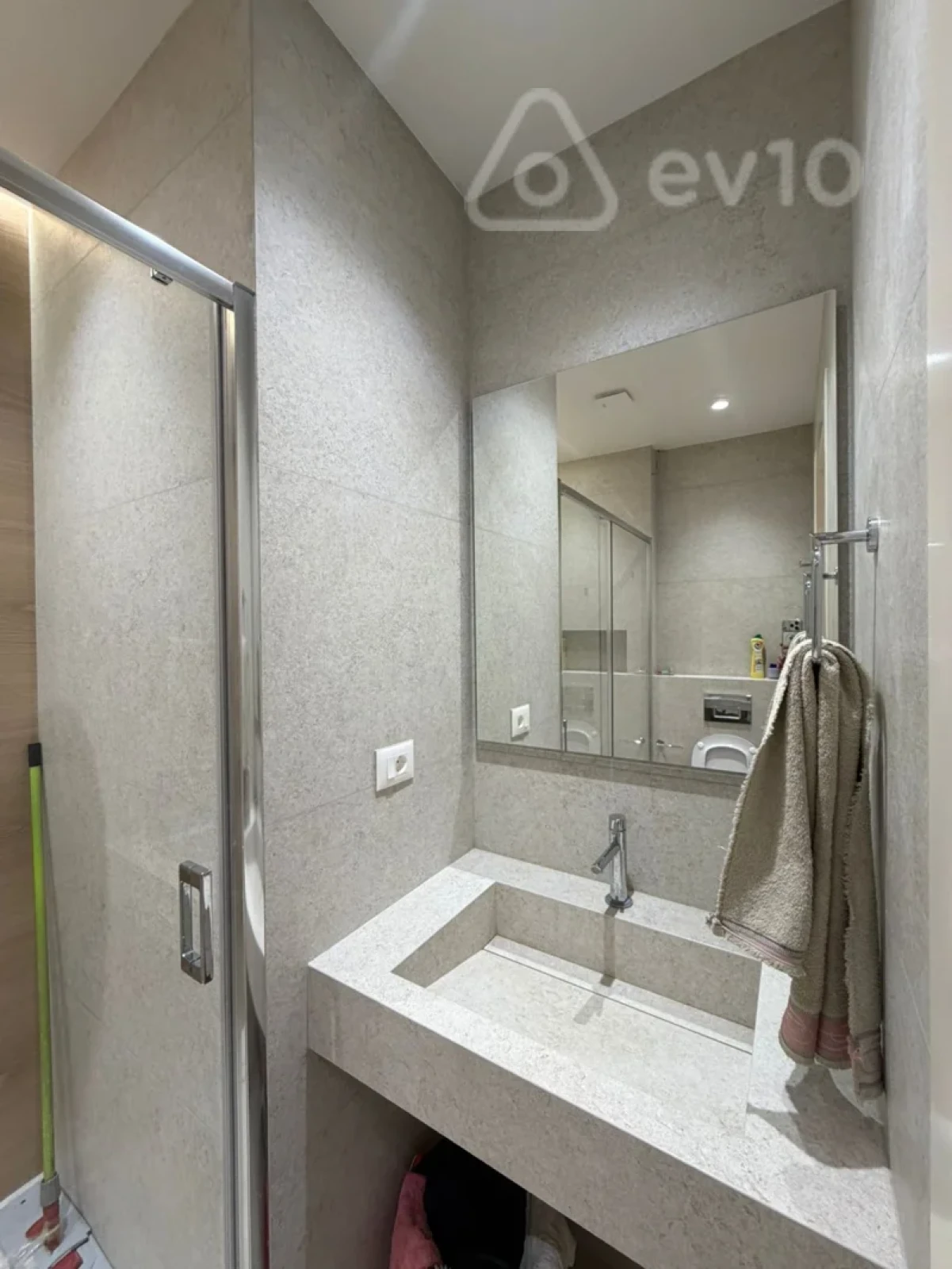 Kirayə verilir 5 otaqlı yeni tikili 220 m²