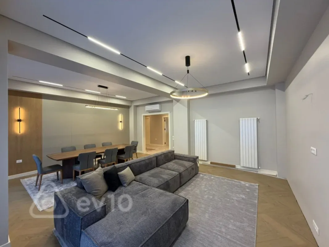 Kirayə verilir 5 otaqlı yeni tikili 220 m²