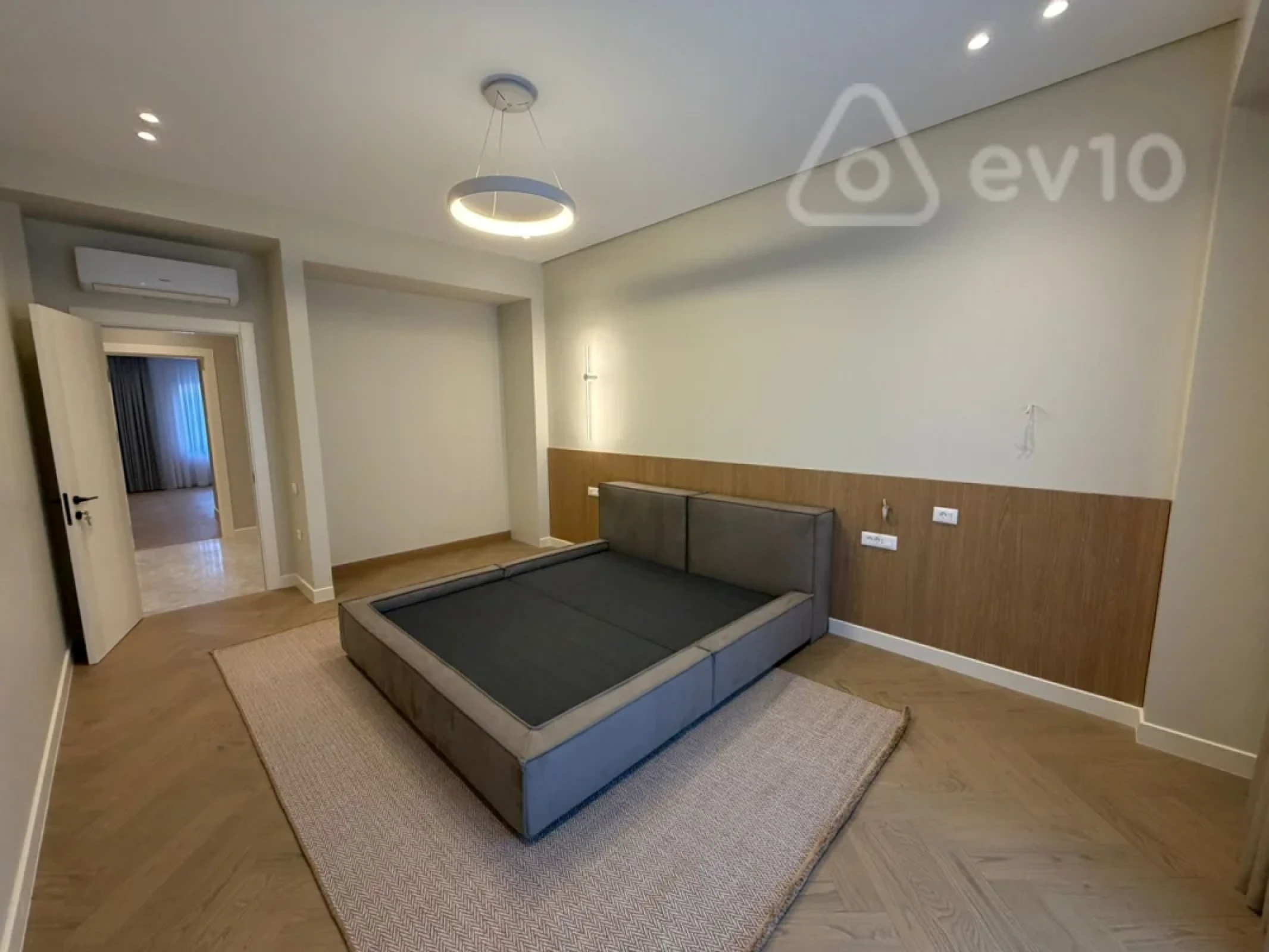Kirayə verilir 5 otaqlı yeni tikili 220 m²