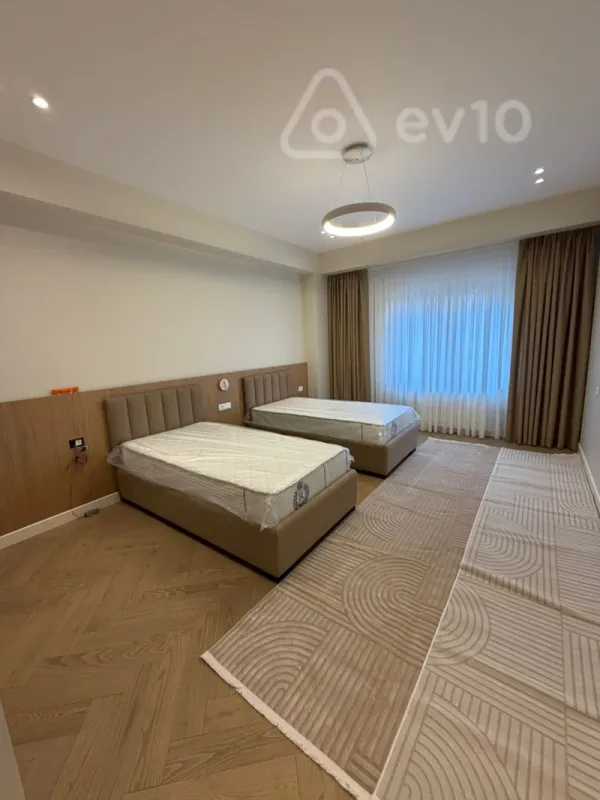Kirayə verilir 5 otaqlı yeni tikili 220 m²