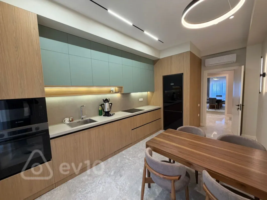 Kirayə verilir 5 otaqlı yeni tikili 220 m²
