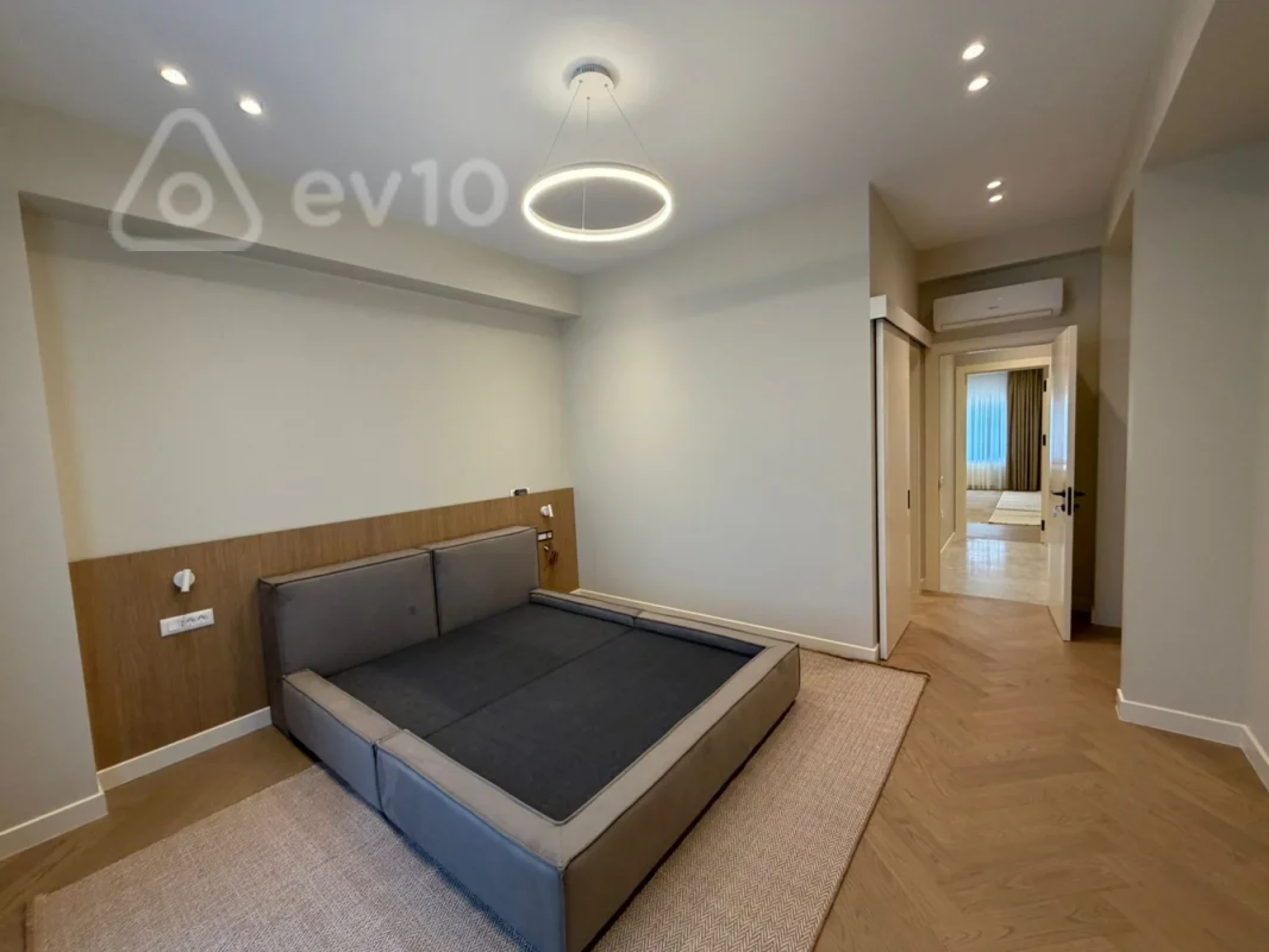 Kirayə verilir 5 otaqlı yeni tikili 220 m²