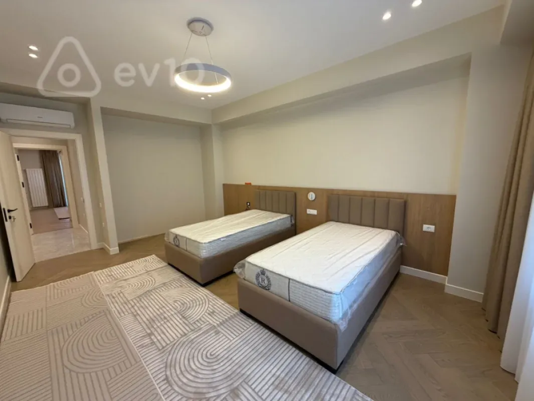 Kirayə verilir 5 otaqlı yeni tikili 220 m²