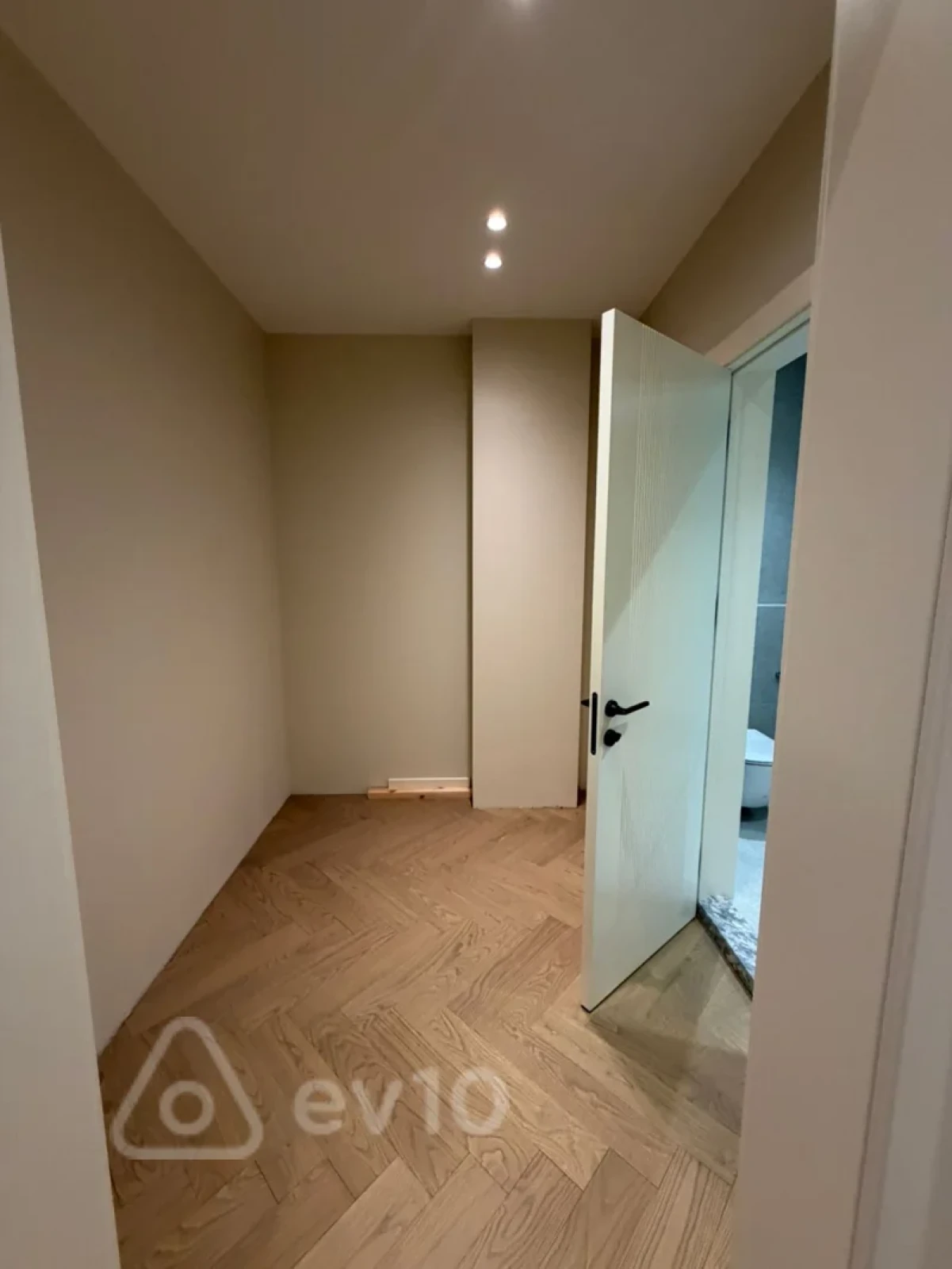 Kirayə verilir 5 otaqlı yeni tikili 220 m²