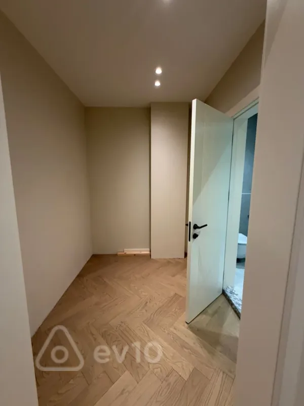 Kirayə verilir 5 otaqlı yeni tikili 220 m²