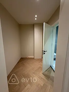 Kirayə verilir 5 otaqlı yeni tikili 220 m²