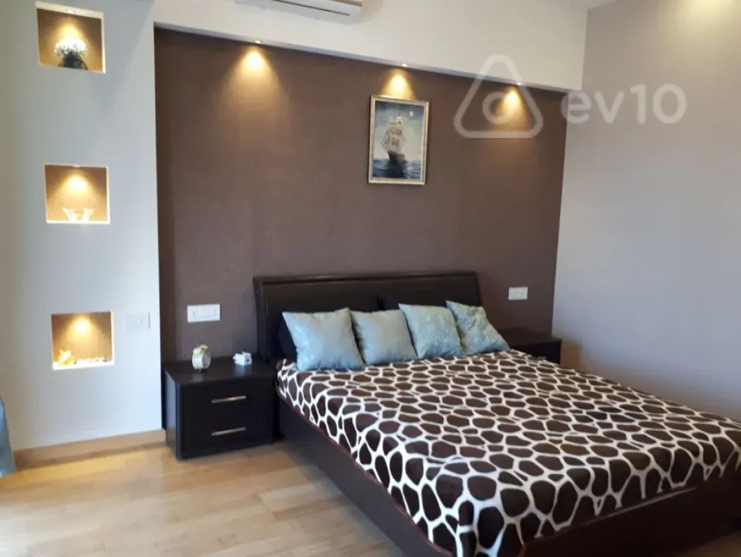 Kirayə verilir 2 otaqlı yeni tikili 78 m²