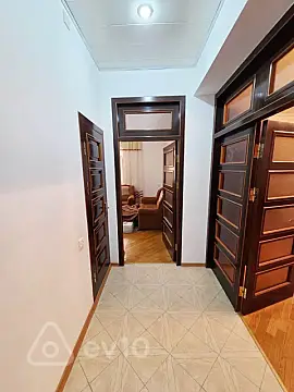 Kirayə verilir 7 otaqlı həyət evi 300 m²