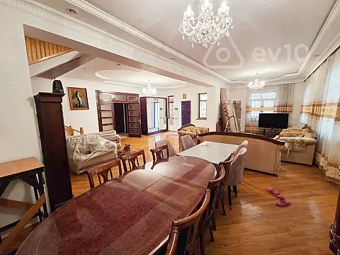 Kirayə verilir 7 otaqlı həyət evi 300 m²