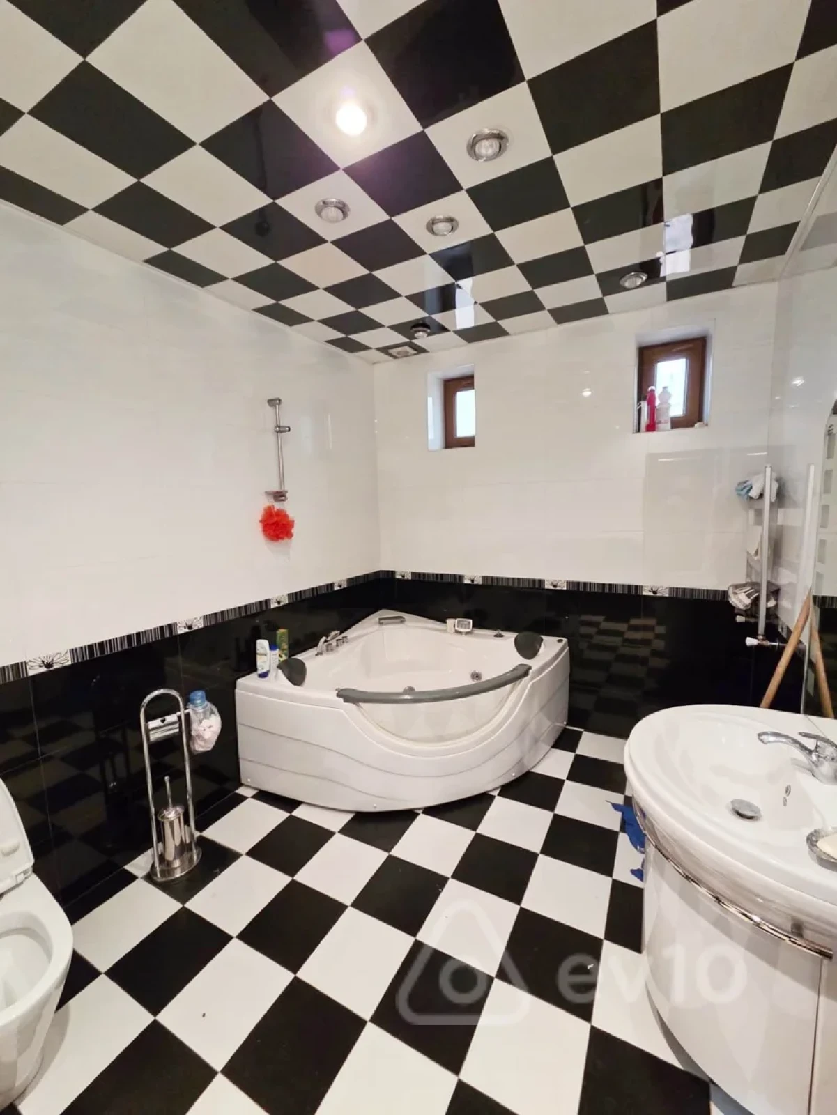 Kirayə verilir 7 otaqlı həyət evi 300 m²