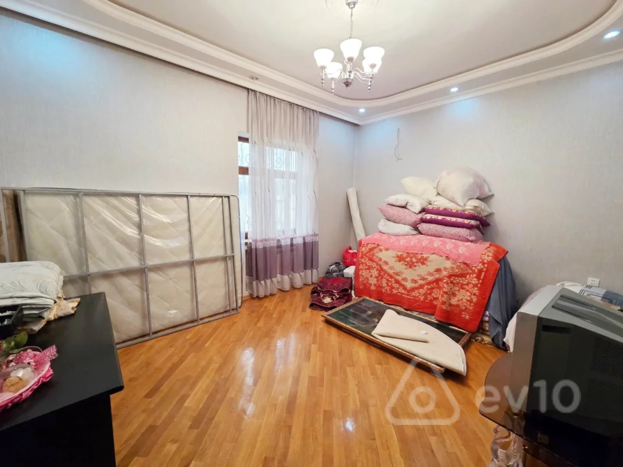 Kirayə verilir 7 otaqlı həyət evi 300 m²