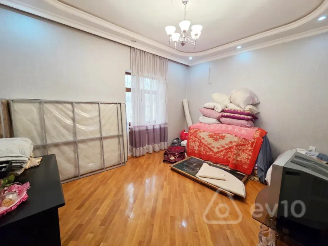 Kirayə verilir 7 otaqlı həyət evi 300 m²